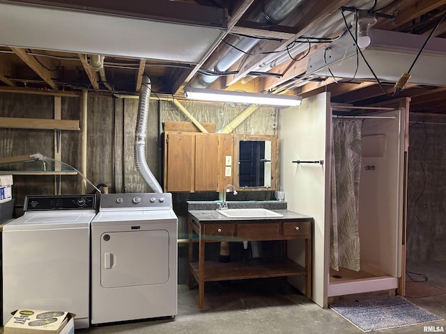 822 N 24th St, Murphysboro, IL 62966 - laundry area with separate washer and dryer