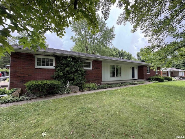 822 N 24th St, Murphysboro, IL 62966 - single story home featuring brick siding and a front lawn