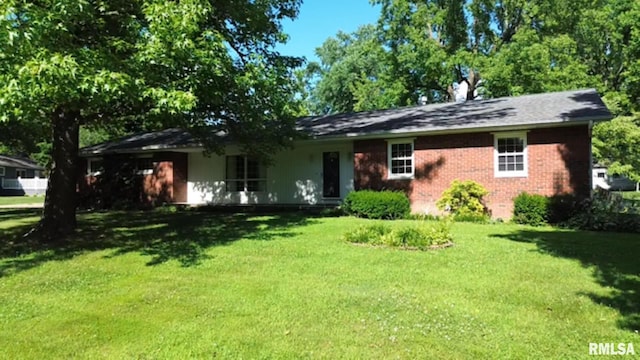 822 N 24th St, Murphysboro, IL 62966 - ranch-style house featuring a front lawn and brick siding