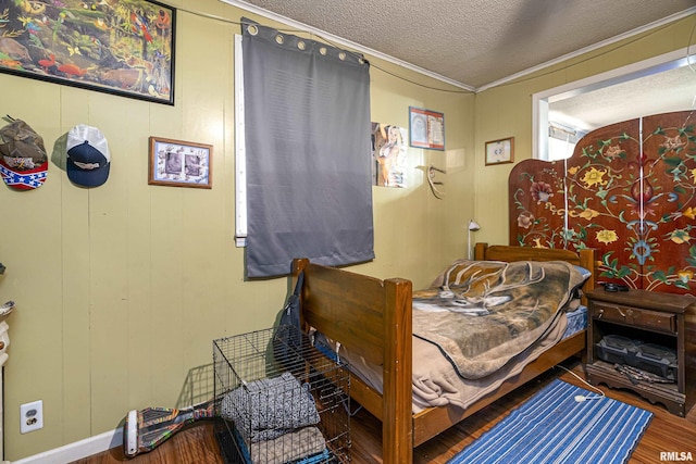 402 S Clay St, Sesser, IL 62884 - bedroom featuring wood finished floors, a textured ceiling, and crown molding