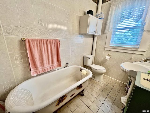 850 Joppa N Ave, Joppa, IL 62953 - full bath with tile walls, a soaking tub, and tile patterned floors