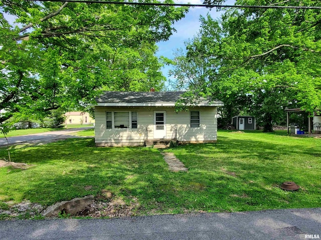 913 N Carico St, Carbondale, IL 62901 - view of front facade with a front lawn and a storage shed