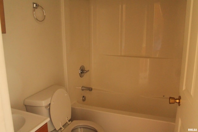 402-408 Hester St Unit 14, Carbondale, IL 62901 - full bath featuring vanity and  shower combination