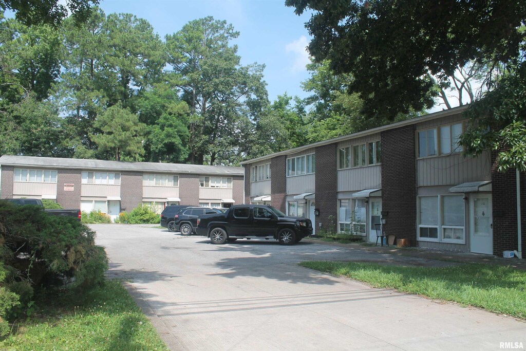 604 S Oakland Ave Unit 10, Carbondale, IL 62901 - photo 1