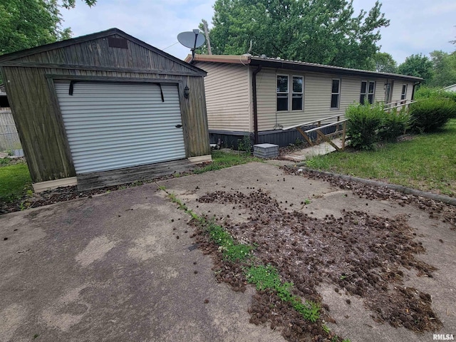 1060 W 5th St, Flora, IL 62839 - view of front of home with concrete driveway, an outbuilding, and a garage