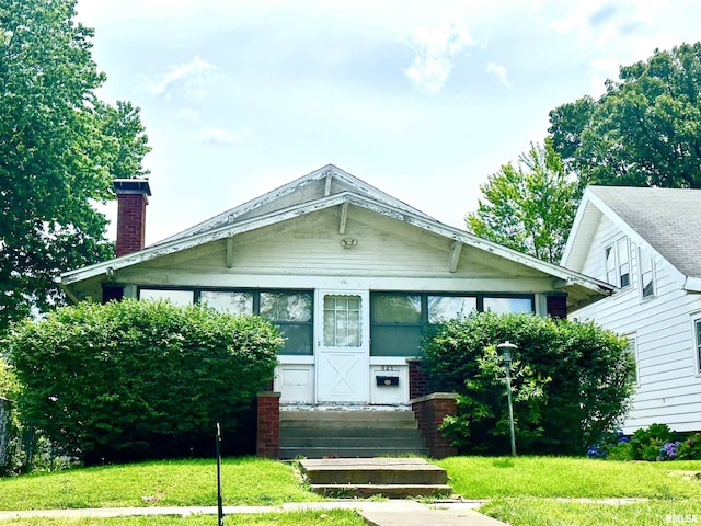 321 S Maple St, Centralia, IL 62801 - view of front of home featuring a chimney and a front lawn