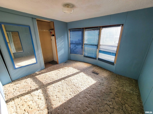 235 W 8th St, Flora, IL 62839 - unfurnished bedroom featuring a closet and a textured ceiling