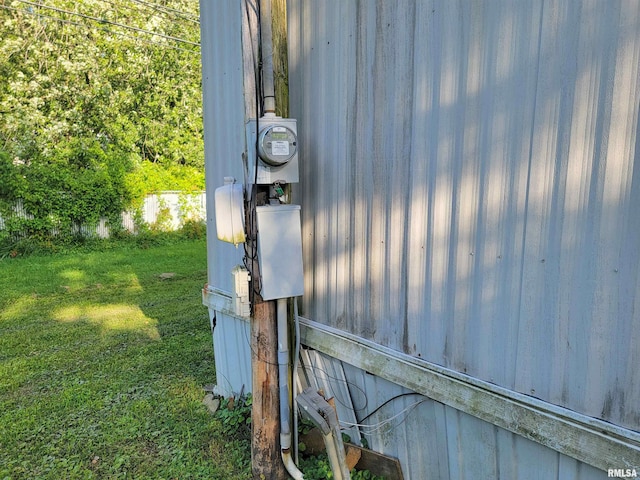235 W 8th St, Flora, IL 62839 - exterior view of electric meter
