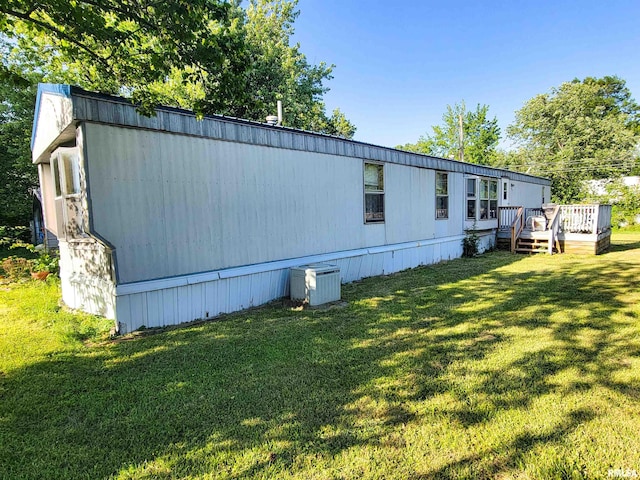 235 W 8th St, Flora, IL 62839 - rear view of house with a wooden deck and a lawn