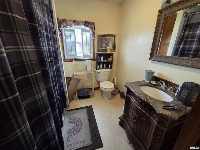 2316 W Main St, Salem, IL 62881 - full bath with vanity and a shower with curtain