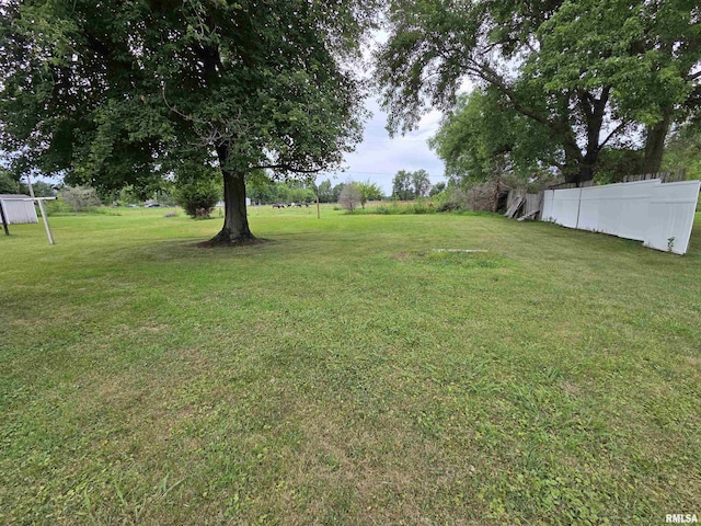 2316 W Main St, Salem, IL 62881 - view of yard