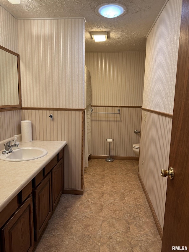 3100 Ava Rd, Murphysboro, IL 62994 - bathroom featuring vanity, wallpapered walls, and a textured ceiling