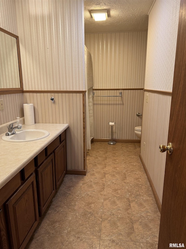 3100 Ava Rd, Murphysboro, IL 62994 - bathroom featuring vanity, wallpapered walls, and a textured ceiling
