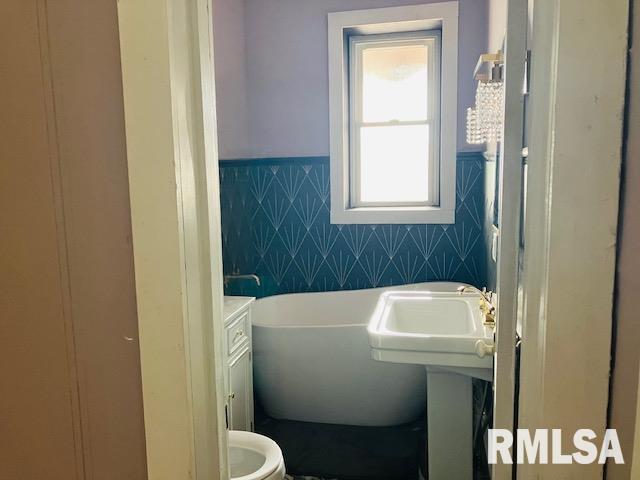 6 S Division St, Duquoin, IL 62832 - full bath with a wainscoted wall, wallpapered walls, and a tub