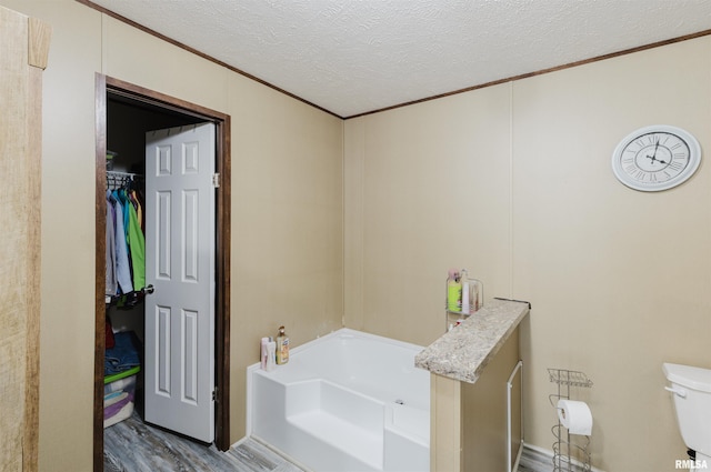 11149 Crenshaw Rd, Marion, IL 62922 - bathroom featuring ornamental molding, a bath, wood finished floors, and a textured ceiling
