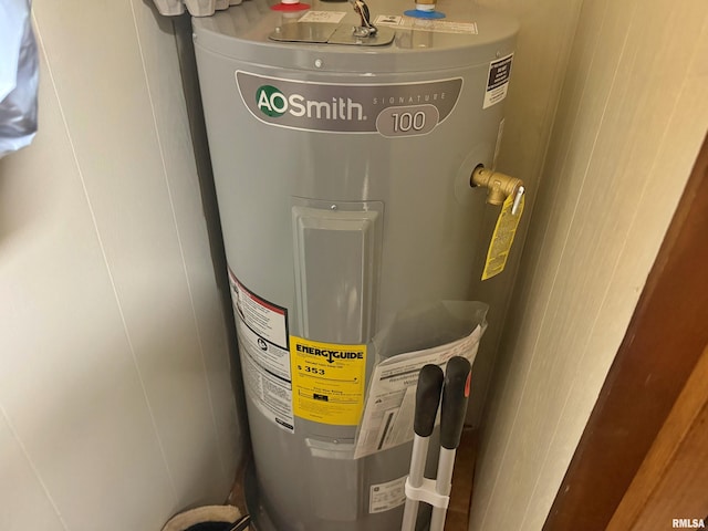 4139 Altenberger Rd, Metropolis, IL 62960 - utility room with electric water heater