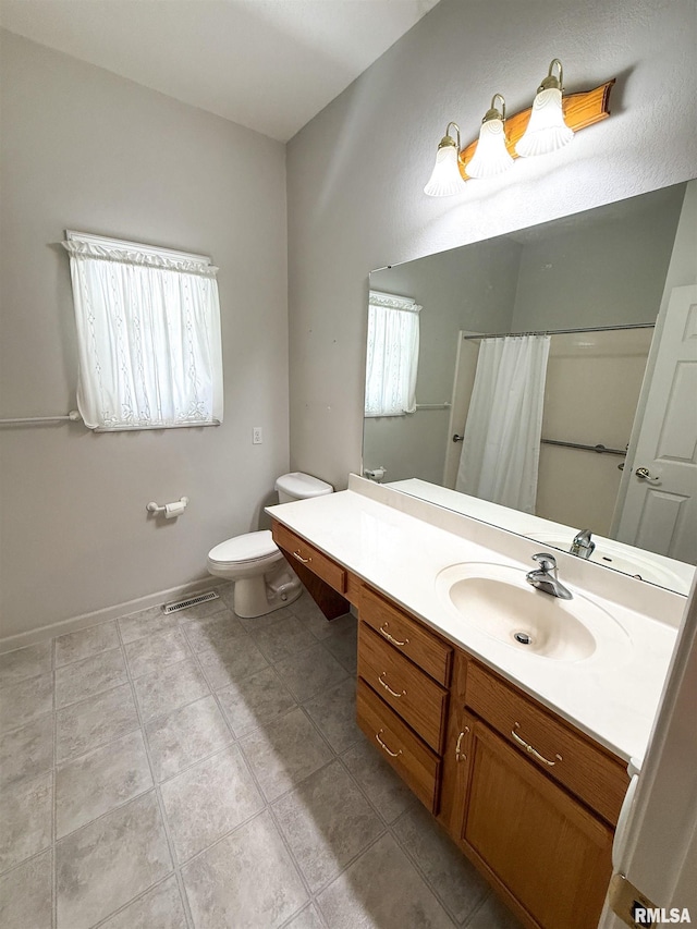 202 Flora Ave, Flora, IL 62839 - full bathroom featuring vanity, tile patterned flooring, and curtained shower