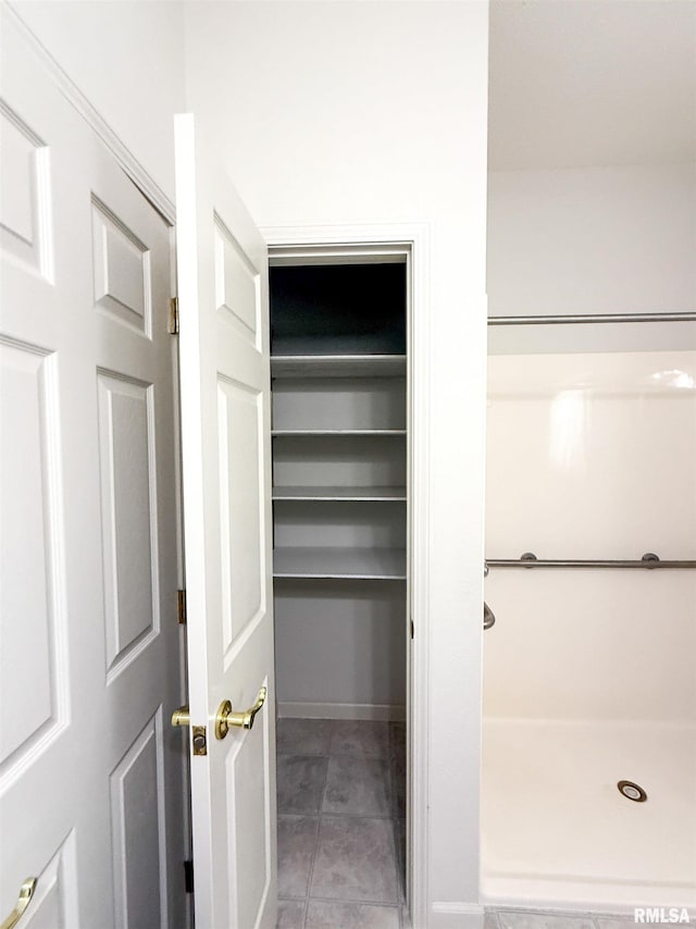 202 Flora Ave, Flora, IL 62839 - view of closet