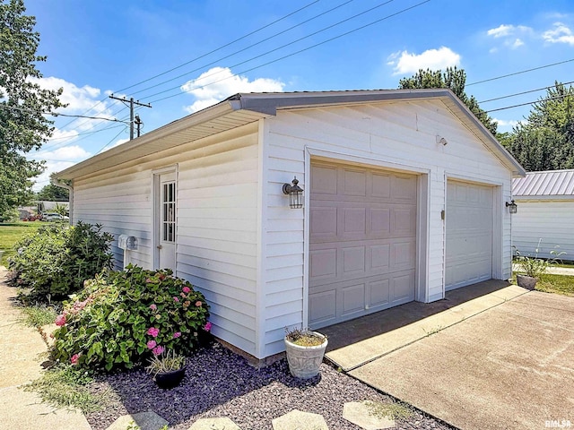 202 Flora Ave, Flora, IL 62839 - view of detached garage