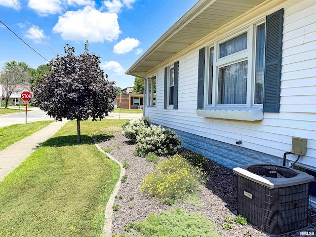 202 Flora Ave, Flora, IL 62839 - view of side of property with a central air condition unit and a yard