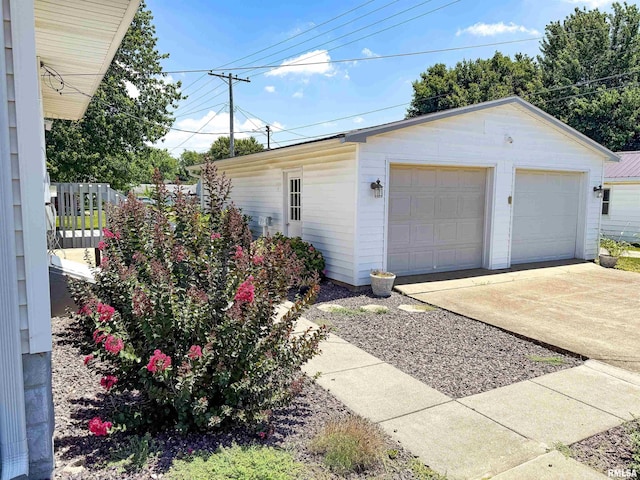 202 Flora Ave, Flora, IL 62839 - view of detached garage