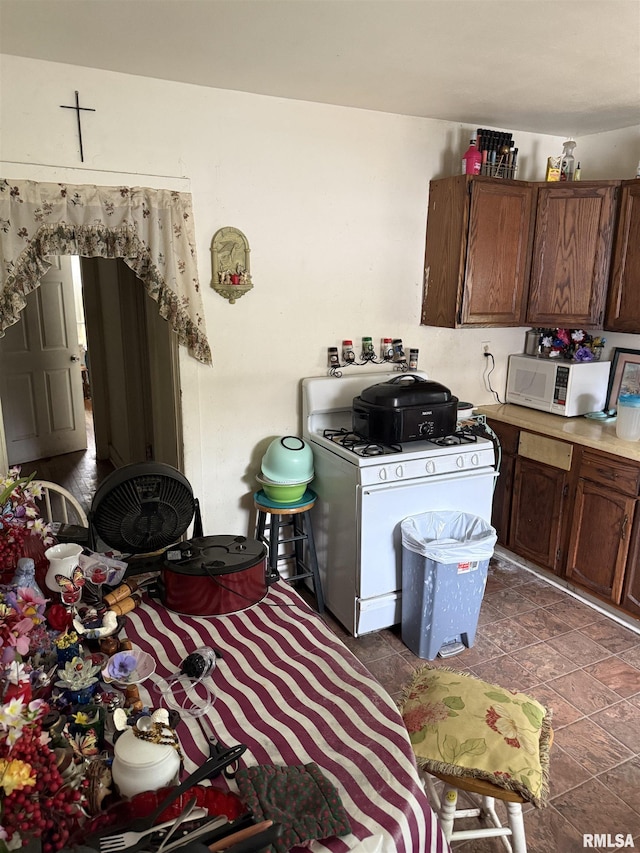 906 S Elizabeth St, Carbondale, IL 62901 - photo 13