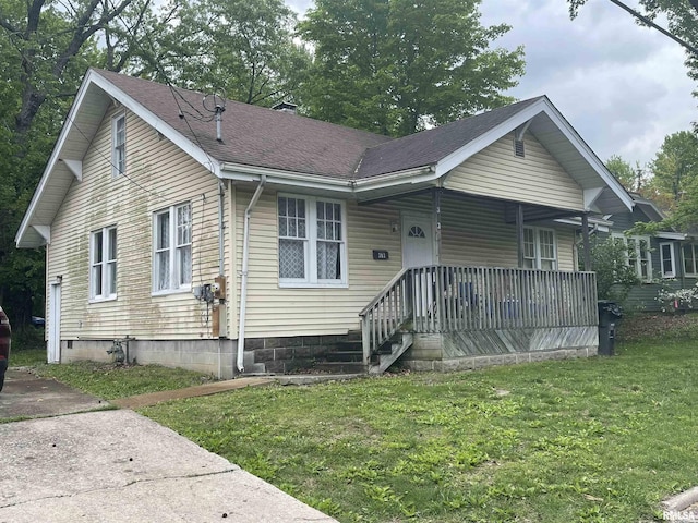 303 S Forest Ave, Carbondale, IL 62901 - view of front of property featuring a front lawn, covered porch, and a shingled roof