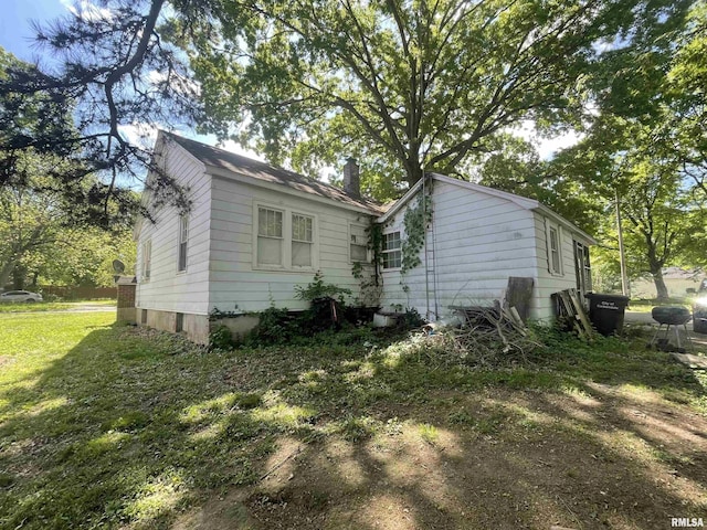 300 N Oakland Ave, Carbondale, IL 62901 - rear view of house with a lawn