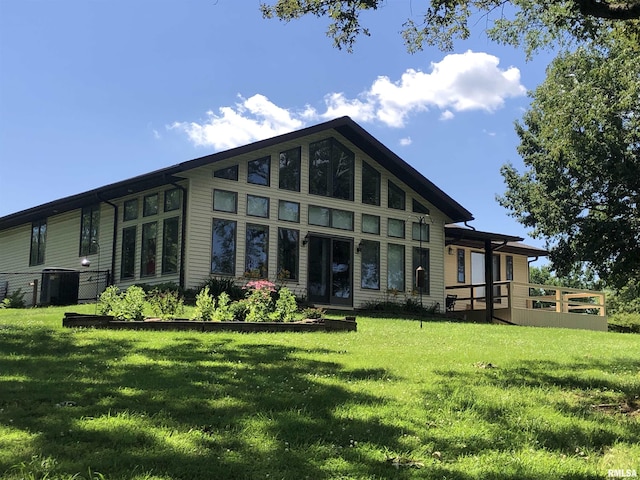 1382 Nicklaus Ln, Marion, IL 62959 - back of property featuring a lawn