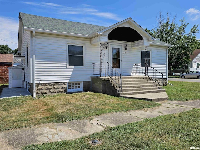 2500 Perkins Ave, Mount Vernon, IL 62864 - view of front facade with a front lawn and a shingled roof