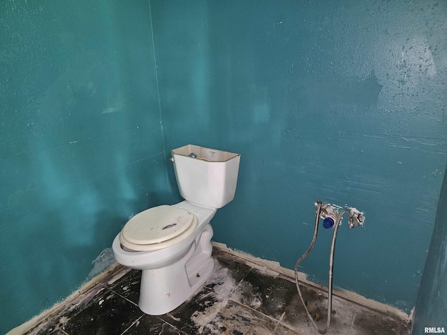 1605 E Pickett Ln, Marion, IL 62959 - bathroom with toilet and baseboards