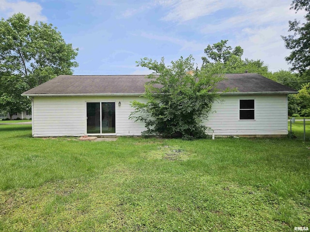 1605 E Pickett Ln, Marion, IL 62959 - rear view of property with a yard