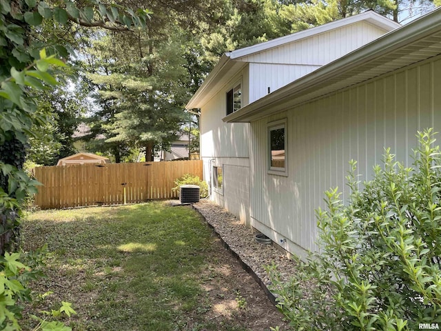 304 S Plover Dr, Carbondale, IL 62901 - view of yard