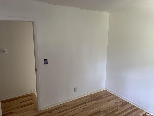 304 S Plover Dr, Carbondale, IL 62901 - spare room with light wood-style flooring and baseboards