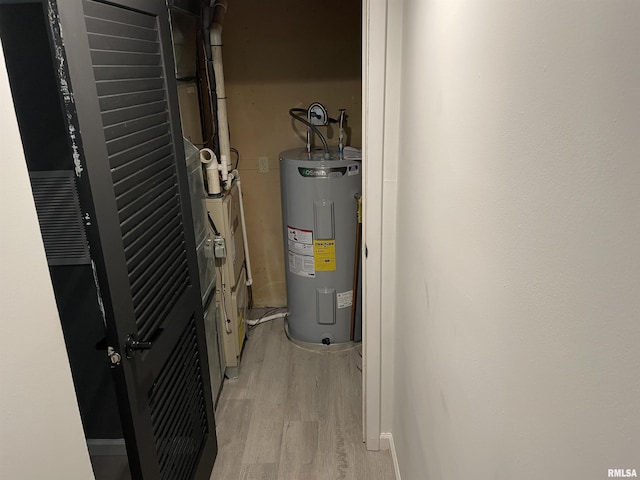 304 S Plover Dr, Carbondale, IL 62901 - utilities featuring electric water heater