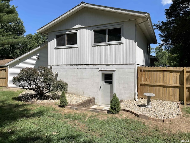 304 S Plover Dr, Carbondale, IL 62901 - back of property