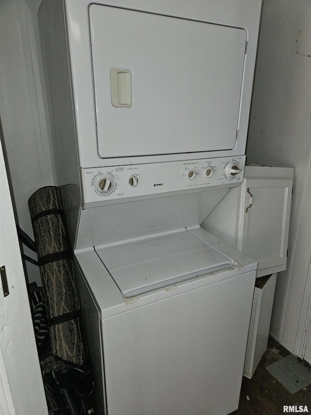 120 E 1st St, Bonnie, IL 62816 - washroom with stacked washer / dryer