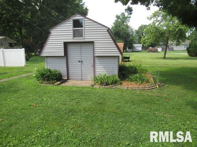 209 N 8th St, Herrin, IL 62948 - photo 36