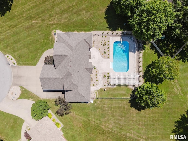 1506 Gleneagle Dr, Marion, IL 62959 - aerial view of a pool
