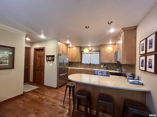 304 May Apple Ln, Carbondale, IL 62903 - kitchen with stainless steel appliances, a peninsula, tasteful backsplash, dark wood-type flooring, and a kitchen bar
