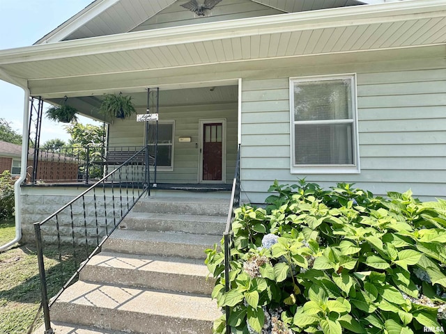 817 W Hendrickson St, Marion, IL 62959 - property entrance with a porch