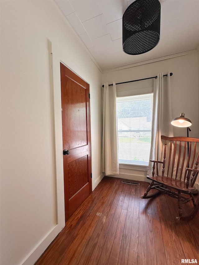 817 W Hendrickson St, Marion, IL 62959 - living area featuring hardwood / wood-style flooring and ornamental molding