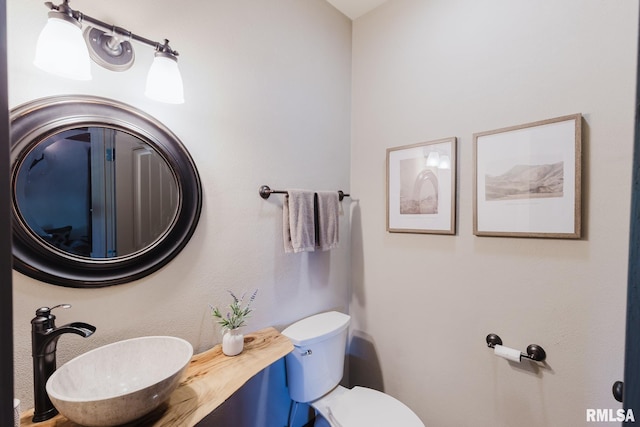 3525 Parrish Ridge Ln, Goreville, IL 62939 - half bathroom with toilet and vanity