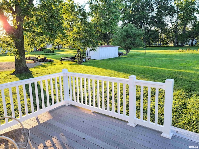 119 S 6th St SE, Clay City, IL 62824 - deck with a lawn