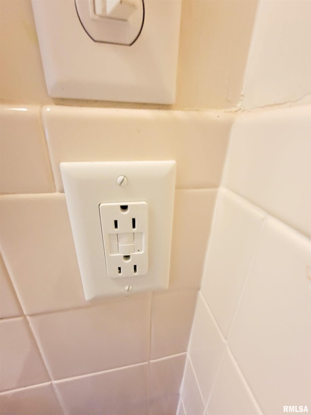 119 S 6th St SE, Clay City, IL 62824 - detailed view