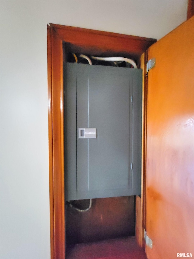 119 S 6th St SE, Clay City, IL 62824 - detailed view of water heater