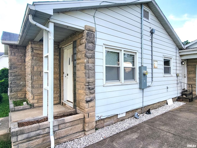 119 S 6th St SE, Clay City, IL 62824 - view of side of home