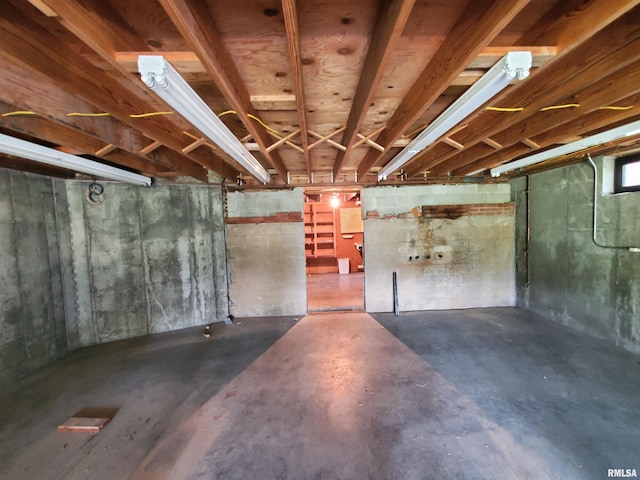 2723 Country Club Rd, Carbondale, IL 62901 - view of below grade area