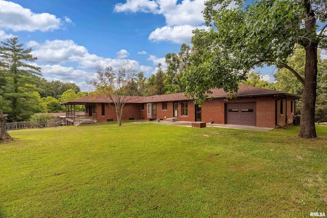 2723 Country Club Rd, Carbondale, IL 62901 - ranch-style home featuring an attached garage, brick siding, and a front yard