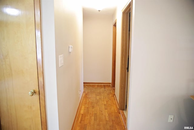 203 Skyline Dr, Marion, IL 62959 - hallway featuring light wood finished floors and baseboards